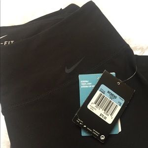 Nike DRI-FIT TRAINING size medium NWT